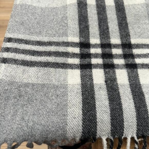 Lauren Ralph Lauren Throw Blanket Wool Blend Gray Plaid With Fringe 62"x52" - Picture 2 of 8